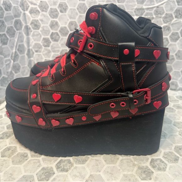 YRU Shoes - YRU Qozmo Red Heart Platform Sneakers size 9